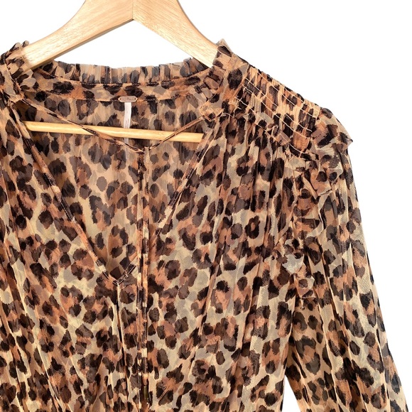 Free People Printed Twyla Top Size Large Leopard Combo Smocked - Picture 3 of 13